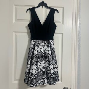 Haute Monde Black and White Sleeveless V-neck A-line Patterned Mini Dress